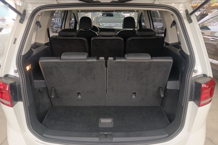 Used Volkswagen Touran 2021 Volkswagen Touran L 280TSI DSG Style Edition 7 Seats Trunk