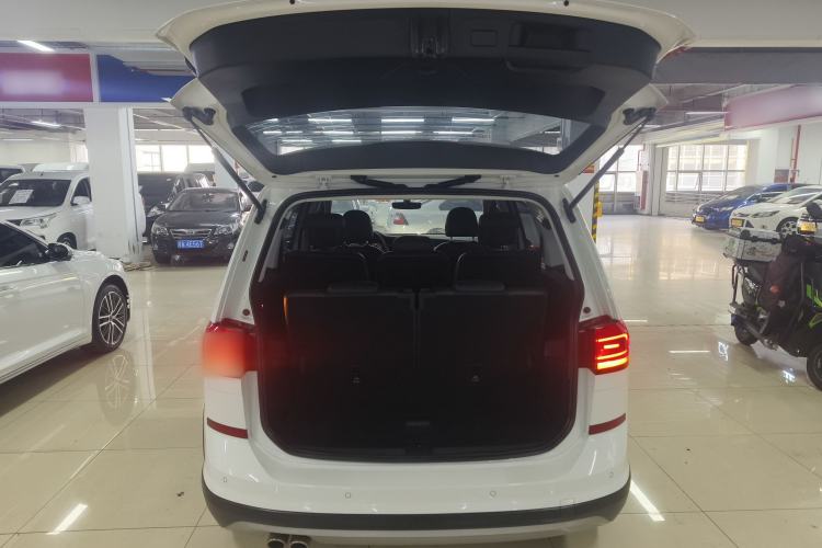 Used Volkswagen Touran 2021 Volkswagen Touran L 280TSI DSG Boundary Edition 7-Seater Trunk