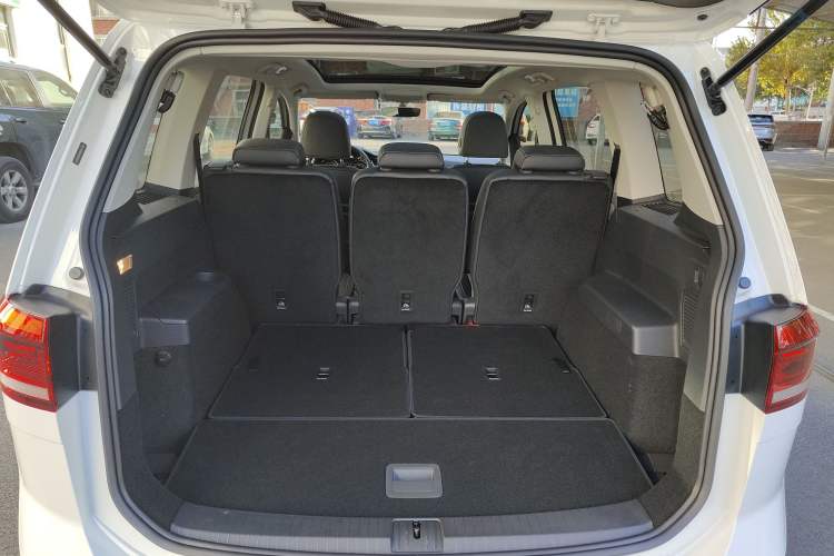 Used Volkswagen Touran 2021 Touran L 280TSI DSG Comfort Edition 7 Seats Trunk