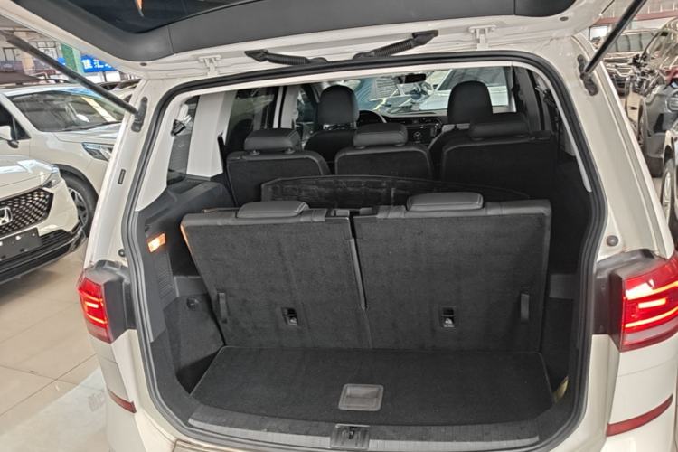 Used Volkswagen Touran 2021 Volkswagen Touran L 280TSI DSG Boundary Edition 7-Seater Trunk
