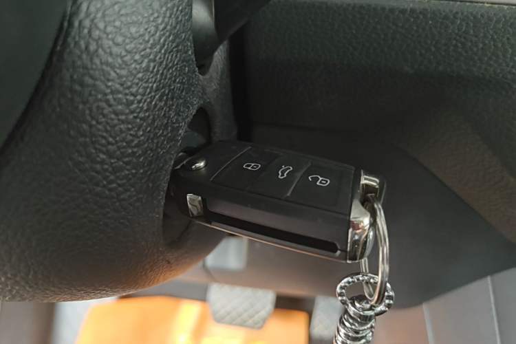 Used Volkswagen Touran 2021 Volkswagen Touran L 280TSI DSG Style Edition 7 Seats Vehicle Key