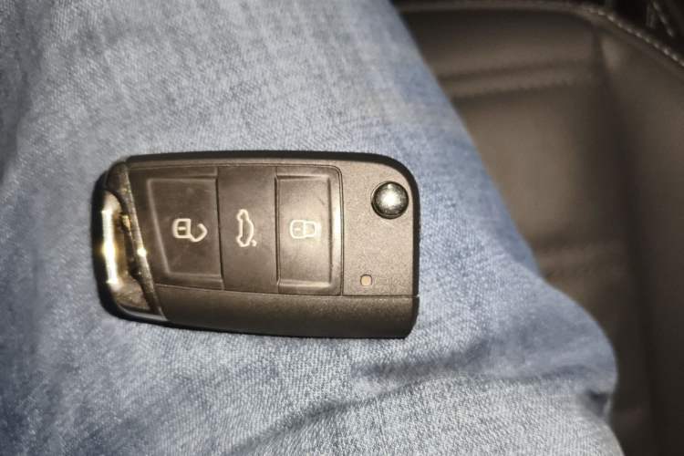 Used Volkswagen Touran 2021 Volkswagen Touran L 280TSI DSG Boundary Edition 7-Seater Vehicle Key
