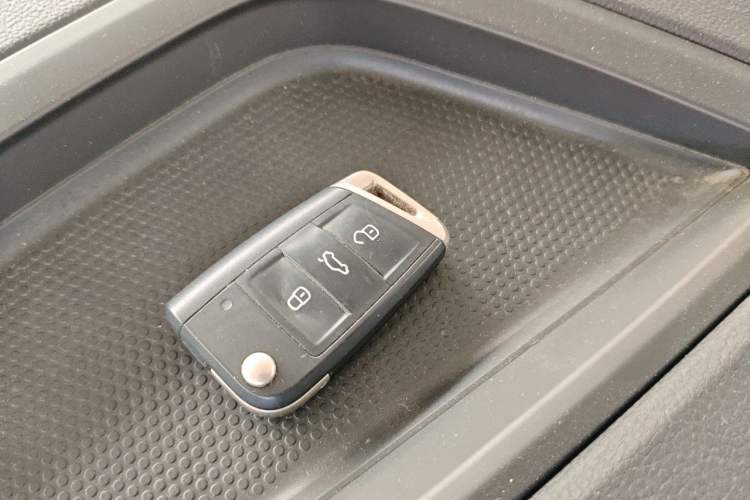 Used Volkswagen Touran 2021 Volkswagen Touran L 280TSI DSG Boundary Edition 7-Seater Vehicle Key