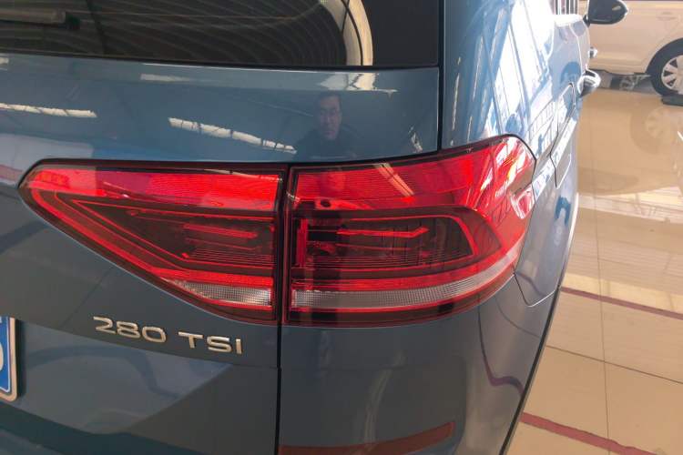 Used Volkswagen Touran 2022 Volkswagen Touran L 280TSI DSG Boundary Edition 7 Seats Exterior 6