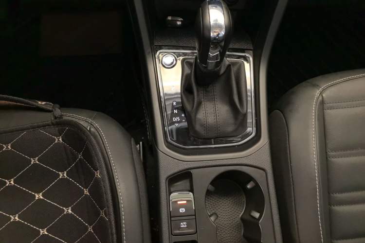 Used Volkswagen Touran 2022 Volkswagen Touran L 280TSI DSG Boundary Edition 7 Seats Gear Lever