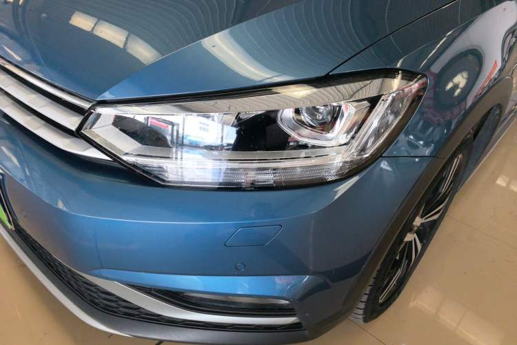 Used Volkswagen Touran 2022 Volkswagen Touran L 280TSI DSG Boundary Edition 7 Seats Left Front Headlight