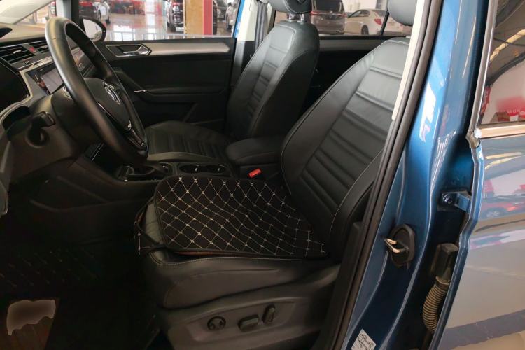 Used Volkswagen Touran 2022 Volkswagen Touran L 280TSI DSG Boundary Edition 7 Seats Left Front Seat
