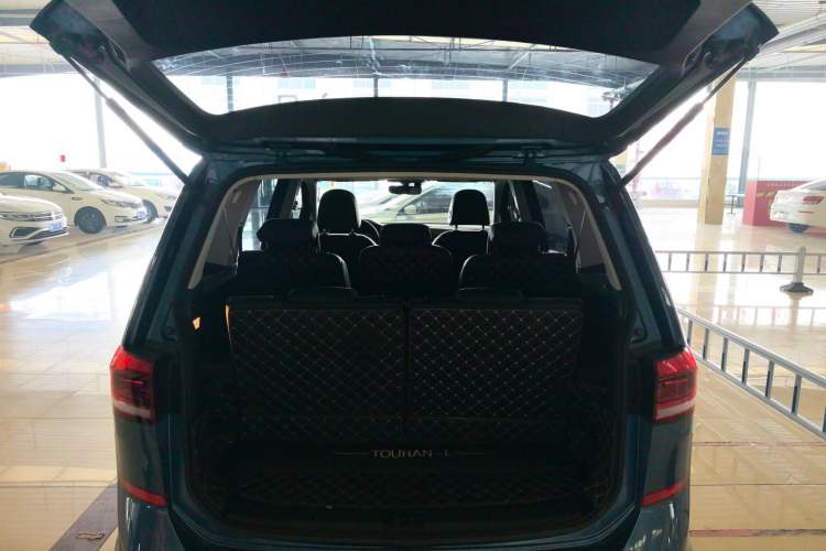 Used Volkswagen Touran 2022 Volkswagen Touran L 280TSI DSG Boundary Edition 7 Seats Trunk