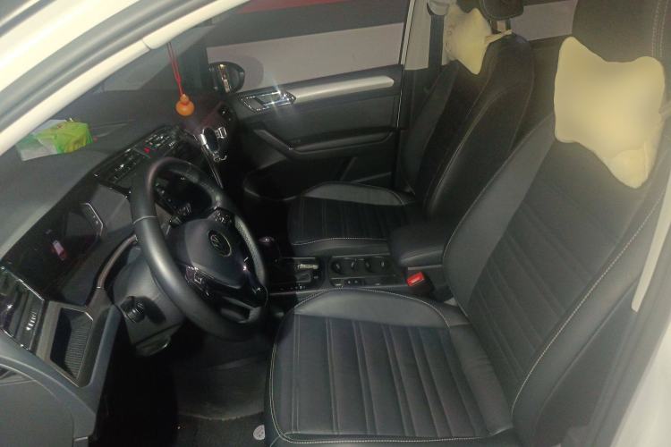 Used Volkswagen Touran 2022 Volkswagen Touran L 280TSI DSG Boundary Edition 7 Seats Left Front Seat