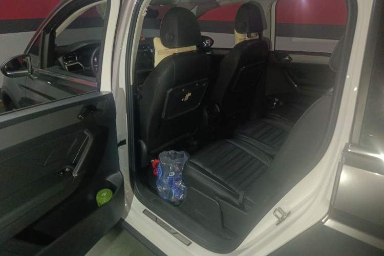 Used Volkswagen Touran 2022 Volkswagen Touran L 280TSI DSG Boundary Edition 7 Seats Left Rear Seat