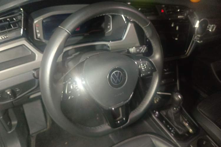 Used Volkswagen Touran 2022 Volkswagen Touran L 280TSI DSG Boundary Edition 7 Seats Steering Wheel