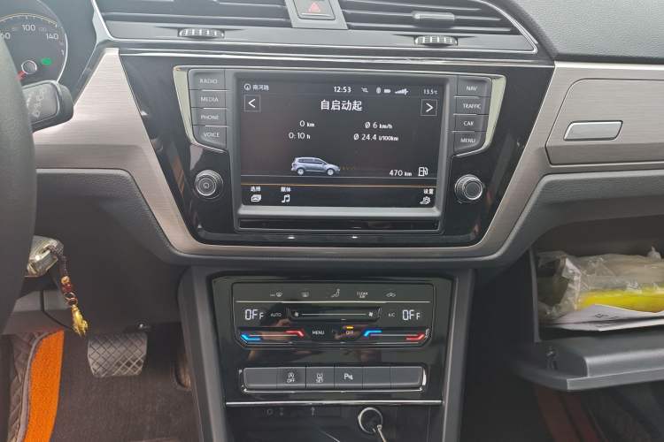 Used Volkswagen Touran 2022 Volkswagen Touran L 280TSI DSG Comfort Edition 7 Seats Audio And AC Panel