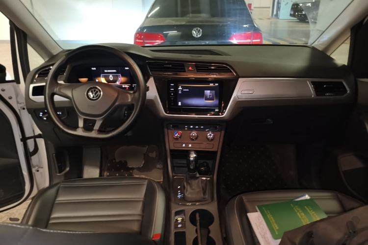 Used Volkswagen Touran  Center Console