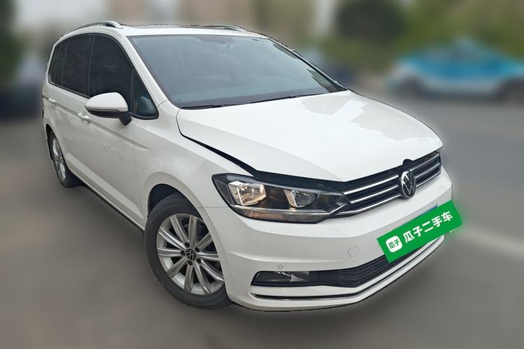 Used Volkswagen Touran 2022 Volkswagen Touran L 280TSI DSG Comfort Edition 7 Seats Front Right 45 Deg
