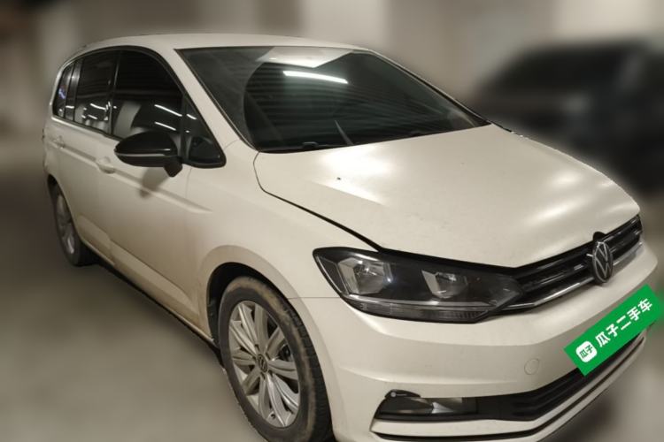 Used Volkswagen Touran  Front Right 45 Deg
