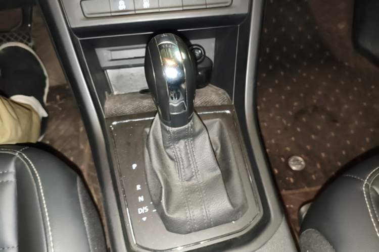 Used Volkswagen Touran  Gear Lever