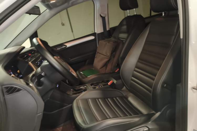Used Volkswagen Touran  Left Front Seat