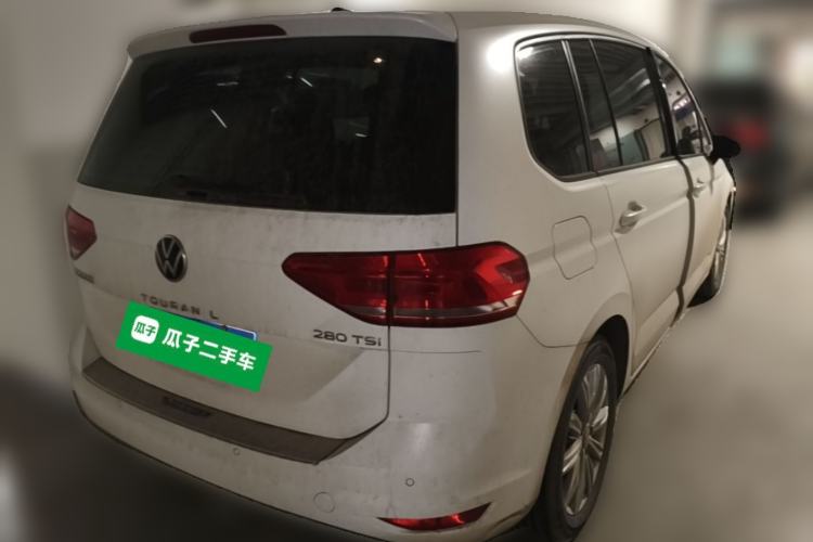 Used Volkswagen Touran  Rear Right 45 Deg
