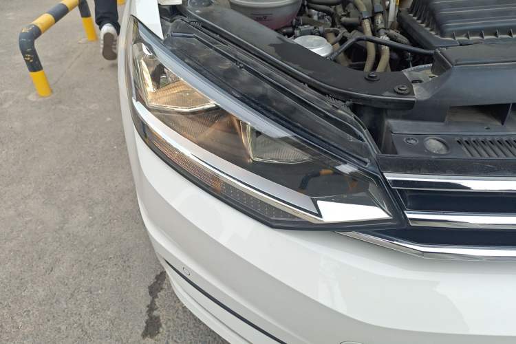 Used Volkswagen Touran 2022 Volkswagen Touran L 280TSI DSG Comfort Edition 7 Seats Right Front Headlight