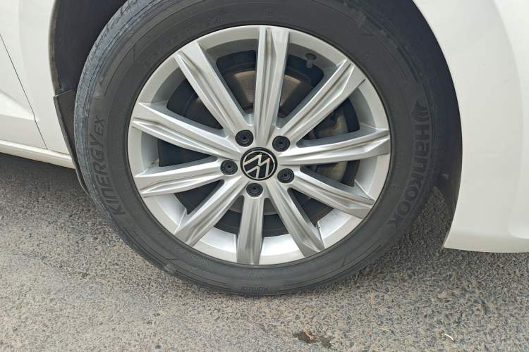 Used Volkswagen Touran 2022 Volkswagen Touran L 280TSI DSG Comfort Edition 7 Seats Right Front Wheel Hub