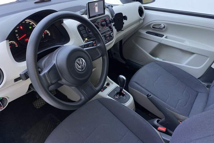 Used Volkswagen up! 2015 1.0L move up! Exterior 9