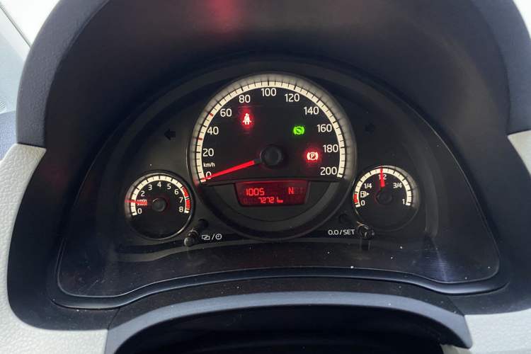 Used Volkswagen up! 2015 1.0L move up! Odometer Close Up