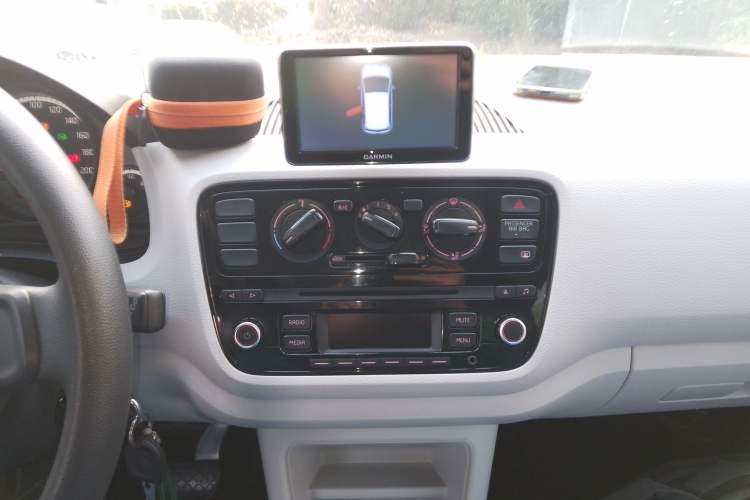 Used Volkswagen up! 2015 1.0L move up! Audio And AC Panel