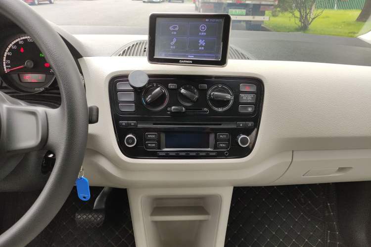 Used Volkswagen up! 2015 1.0L move up! Audio And AC Panel