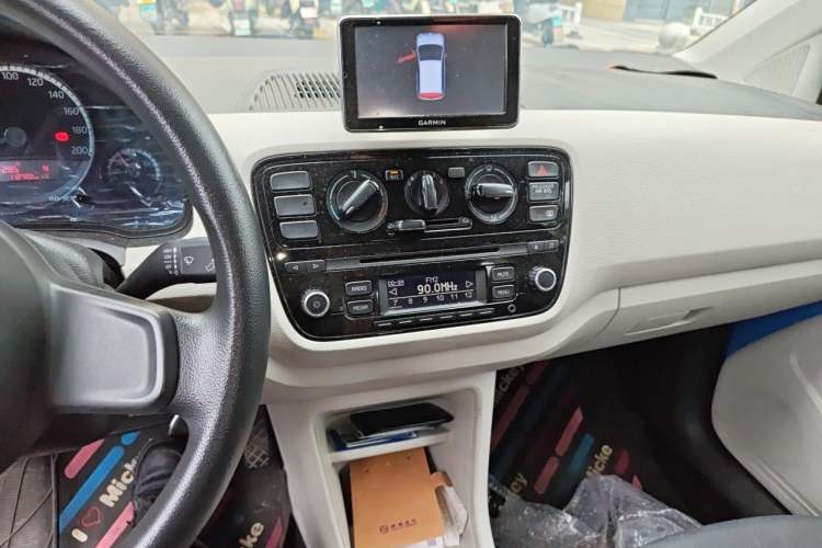 Used Volkswagen up! 2015 1.0L move up! Audio And AC Panel