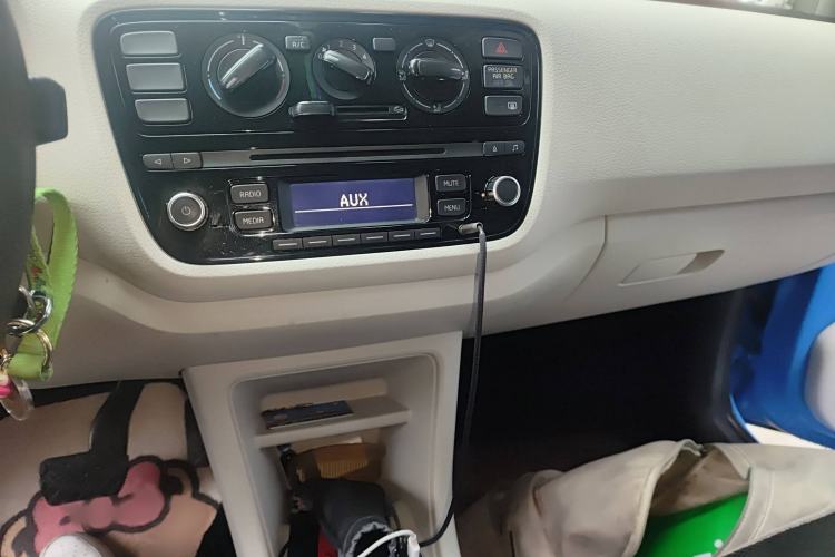 Used Volkswagen up! 2015 1.0L move up! Audio And AC Panel