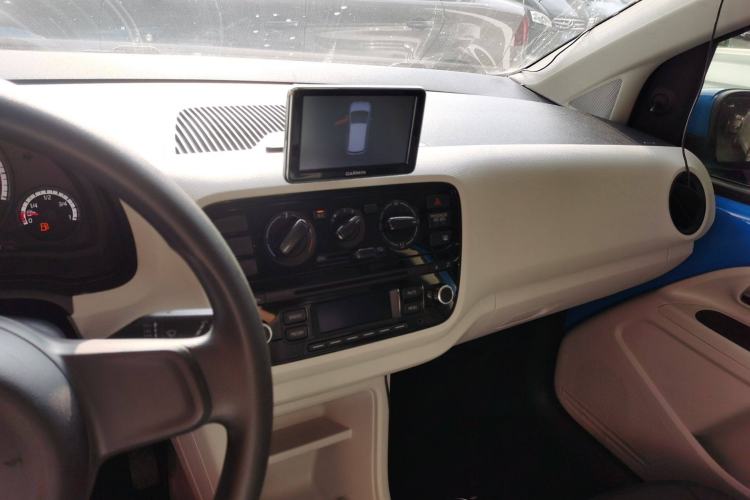 Used Volkswagen up! 2015 1.0L move up! Audio And AC Panel