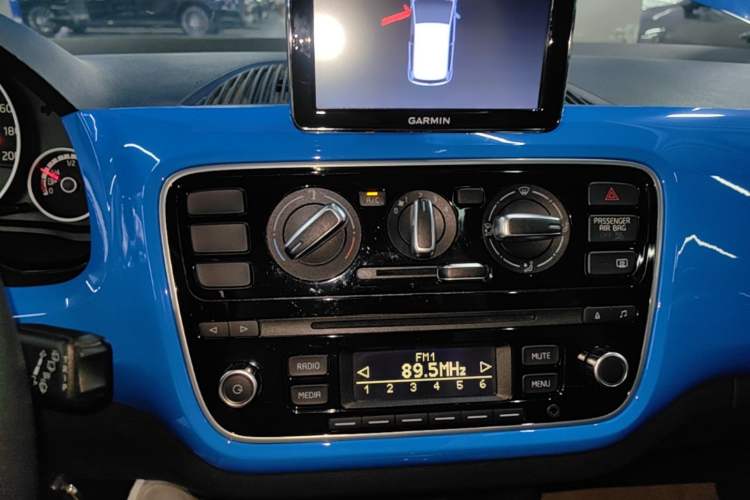 Used Volkswagen up! 2015 1.0L go high! Audio And AC Panel