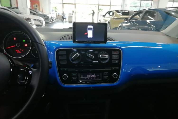Used Volkswagen up! 2015 1.0L go high! Audio And AC Panel