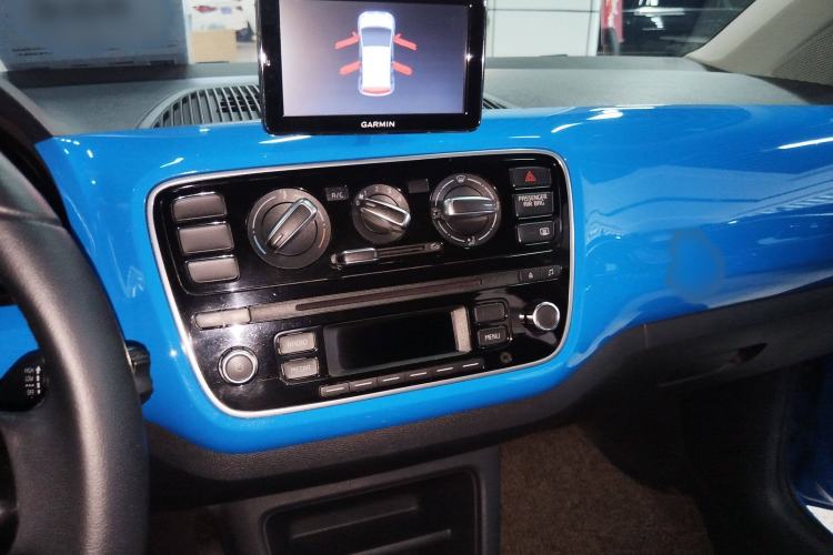 Used Volkswagen up! 2015 1.0L go high! Audio And AC Panel