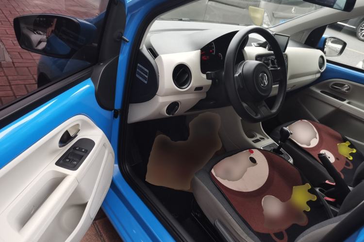 Used Volkswagen up! 2015 1.0L move up! Driver Seat