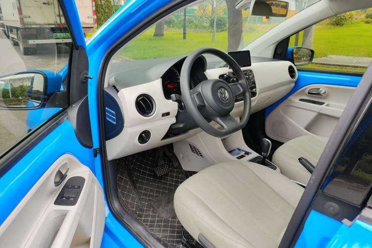 Used Volkswagen up! 2015 1.0L move up! Driver Seat