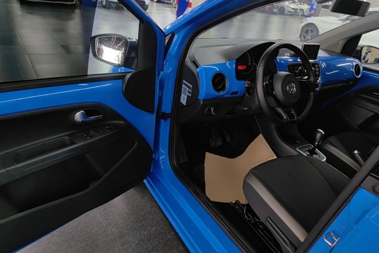Used Volkswagen up! 2015 1.0L go high! Driver Seat