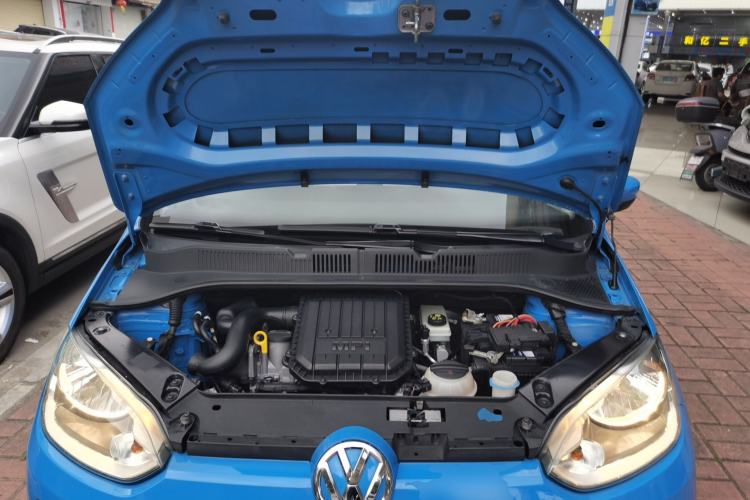 Used Volkswagen up! 2015 1.0L move up! Engine Bay