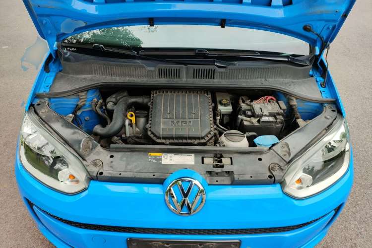 Used Volkswagen up! 2015 1.0L move up! Engine Bay