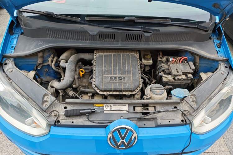 Used Volkswagen up! 2015 1.0L move up! Engine Bay