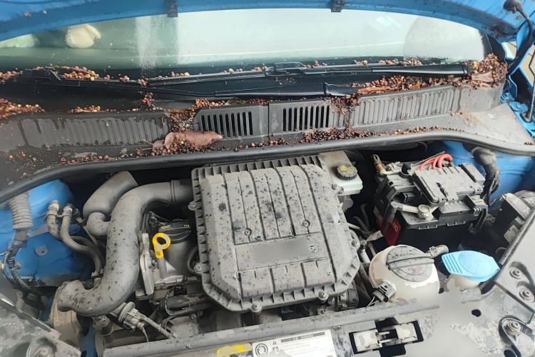 Used Volkswagen up! 2015 1.0L move up! Engine Bay