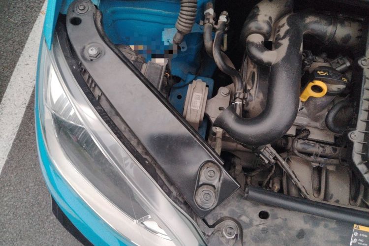 Used Volkswagen up! 2015 1.0L move up! Engine Bay Right