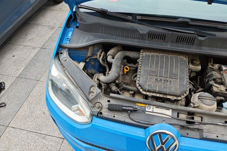 Used Volkswagen up! 2015 1.0L move up! Engine Bay Right