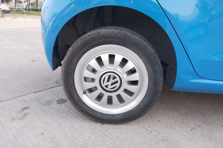 Used Volkswagen up! 2015 1.0L move up! Exterior 8