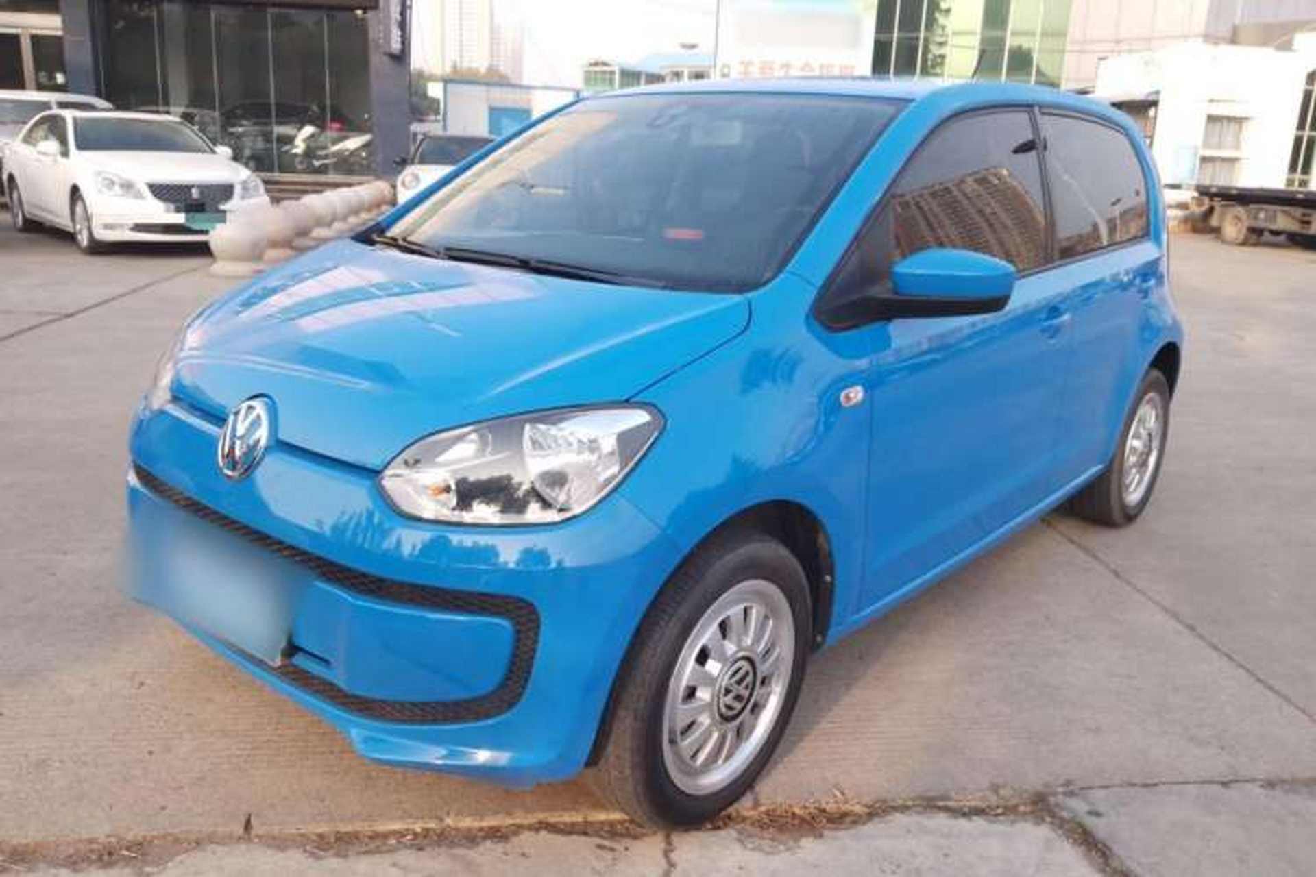 Used Volkswagen up! 2015 1.0L move up! Front Left 45 Deg