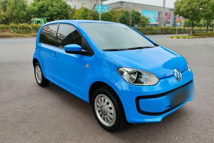 Used Volkswagen up! 2015 1.0L move up! Front Right 45 Deg