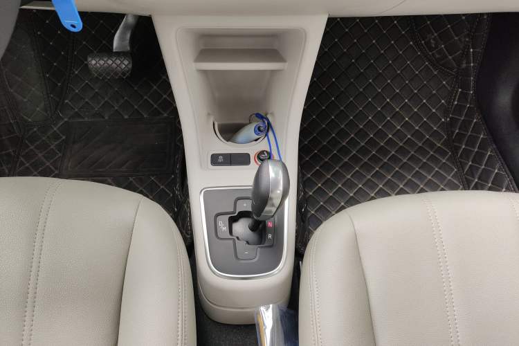 Used Volkswagen up! 2015 1.0L move up! Gear Lever