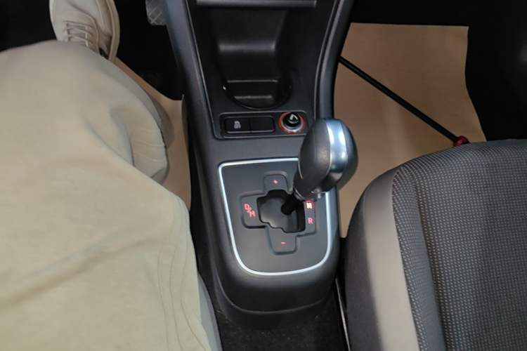 Used Volkswagen up! 2015 1.0L go high! Gear Lever