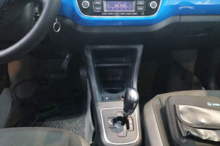 Used Volkswagen up! 2015 1.0L go high! Gear Lever