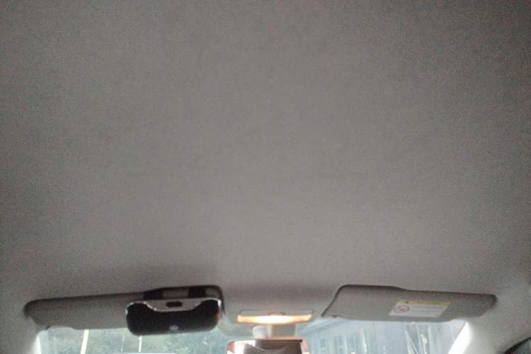 Used Volkswagen up! 2015 1.0L move up! Headliner